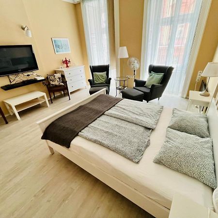Academy Home - Elegant Place Next To The Parliament Будапеща Екстериор снимка